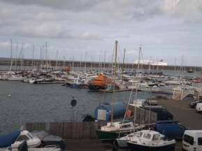 Гостиница Holyhead Marina 2 Bedroom Apartment  Холихид
